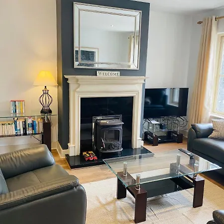 Bright, Modern, Welcoming Easy Stroll Along Pathway Into Kenmare Town Nyaraló Killowen