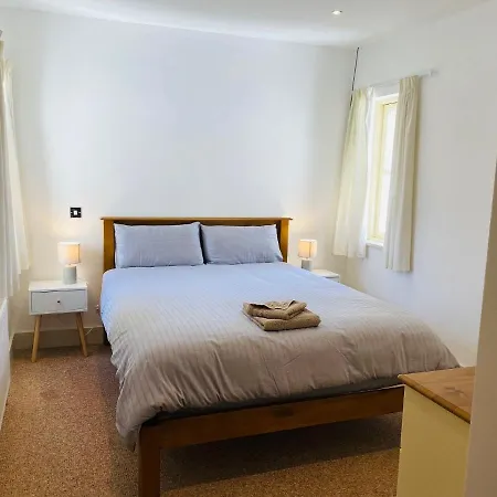 Bright, Modern, Welcoming Easy Stroll Along Pathway Into Kenmare Town * Killowen