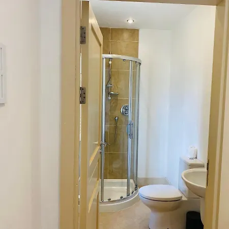 Bright, Modern, Welcoming Easy Stroll Along Pathway Into Kenmare Town Nyaraló Killowen